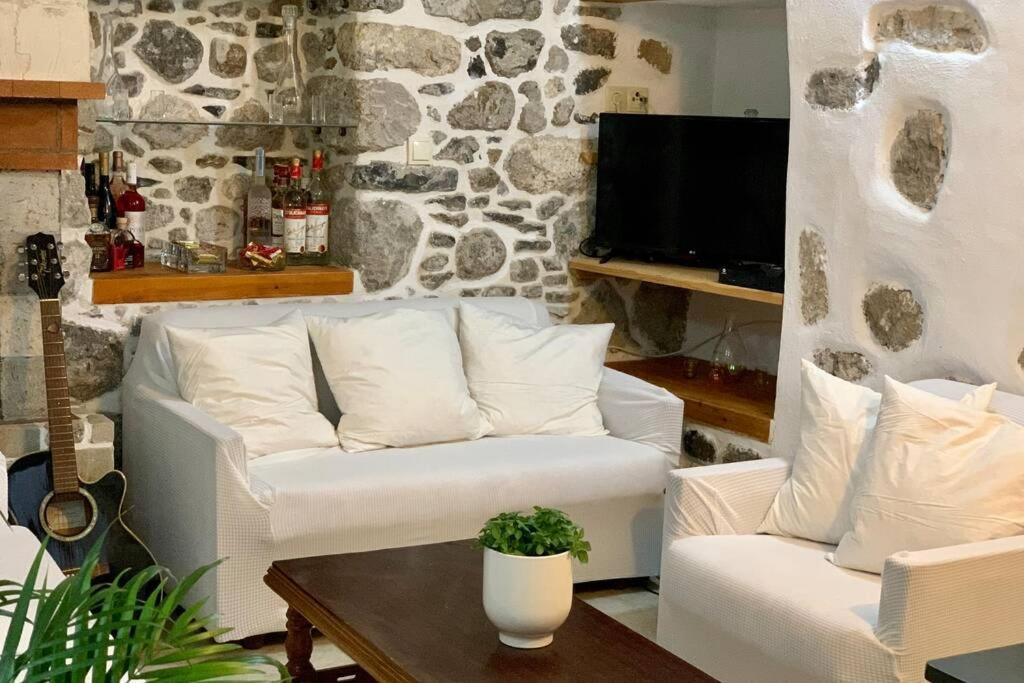 Lava House Daire Mandrákion Dış mekan fotoğraf