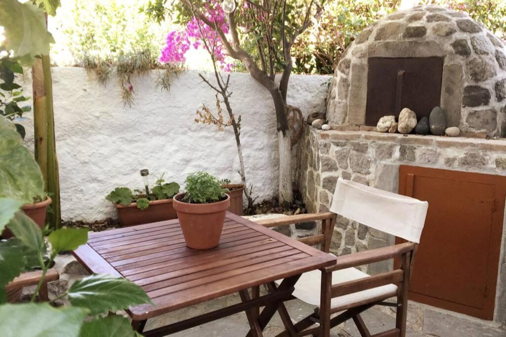 Lava House Daire Mandrákion Dış mekan fotoğraf