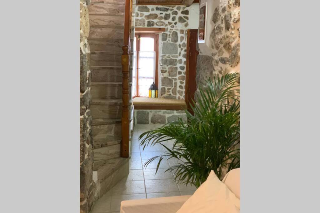 Lava House Daire Mandrákion Dış mekan fotoğraf