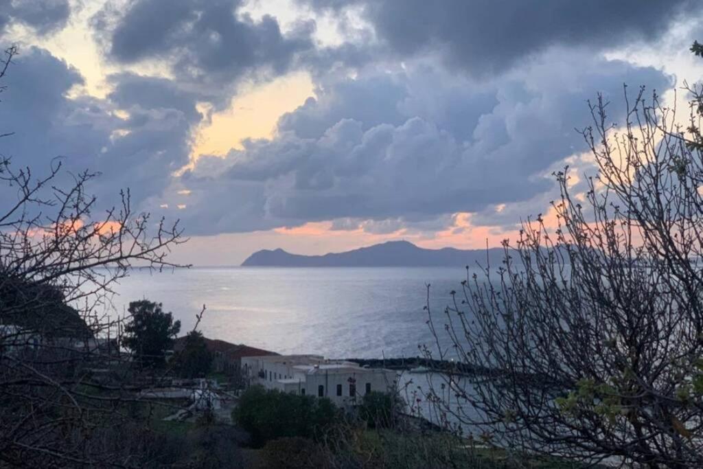 Lava House Daire Mandrákion Dış mekan fotoğraf