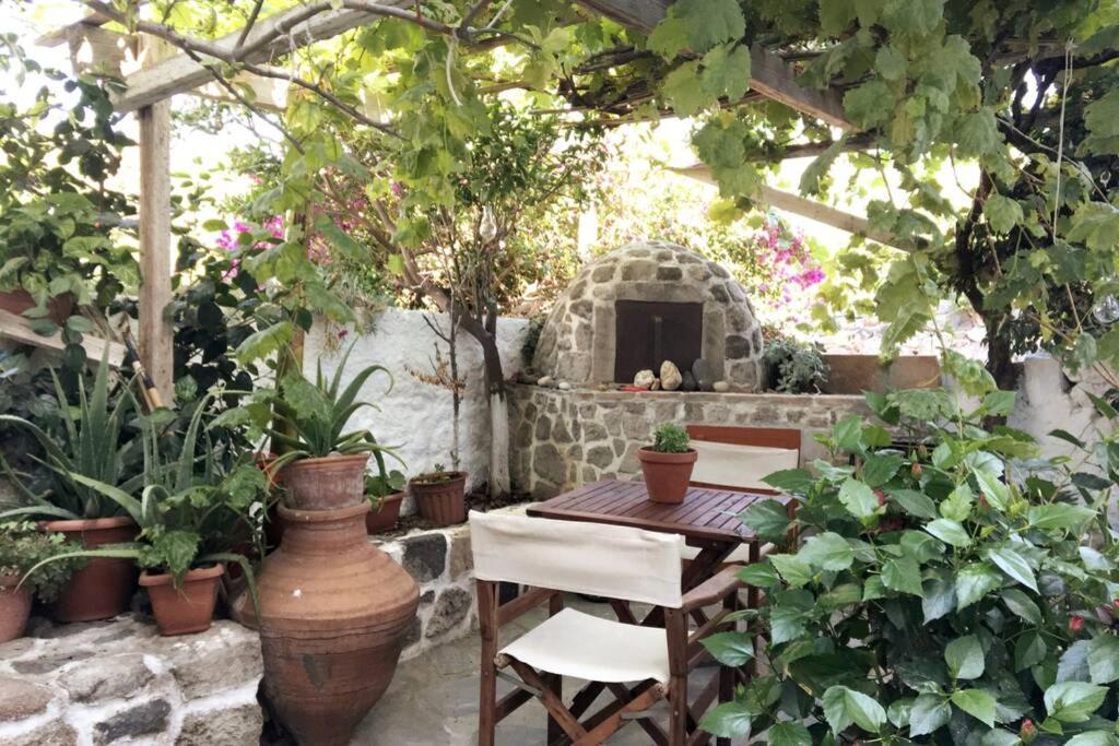 Lava House Daire Mandrákion Dış mekan fotoğraf